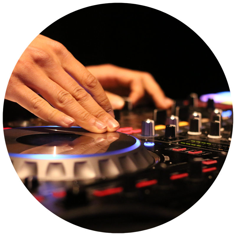 Cleveland wedding DJ's hands on turntable